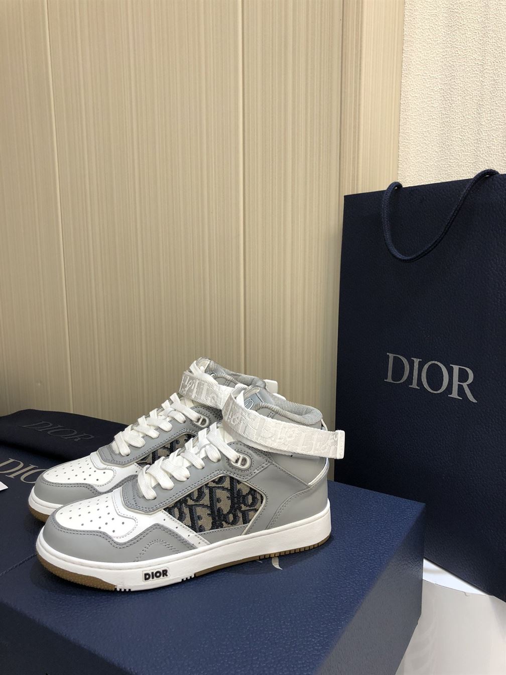 D10r B27 HIGH-TOP SNEAKER DO009