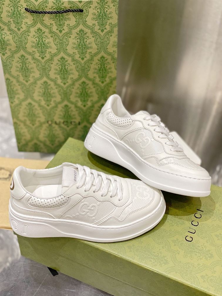 Gvc*1 MEN S GG EMBOSSED SNEAKER WHITE LEATHER GCC005