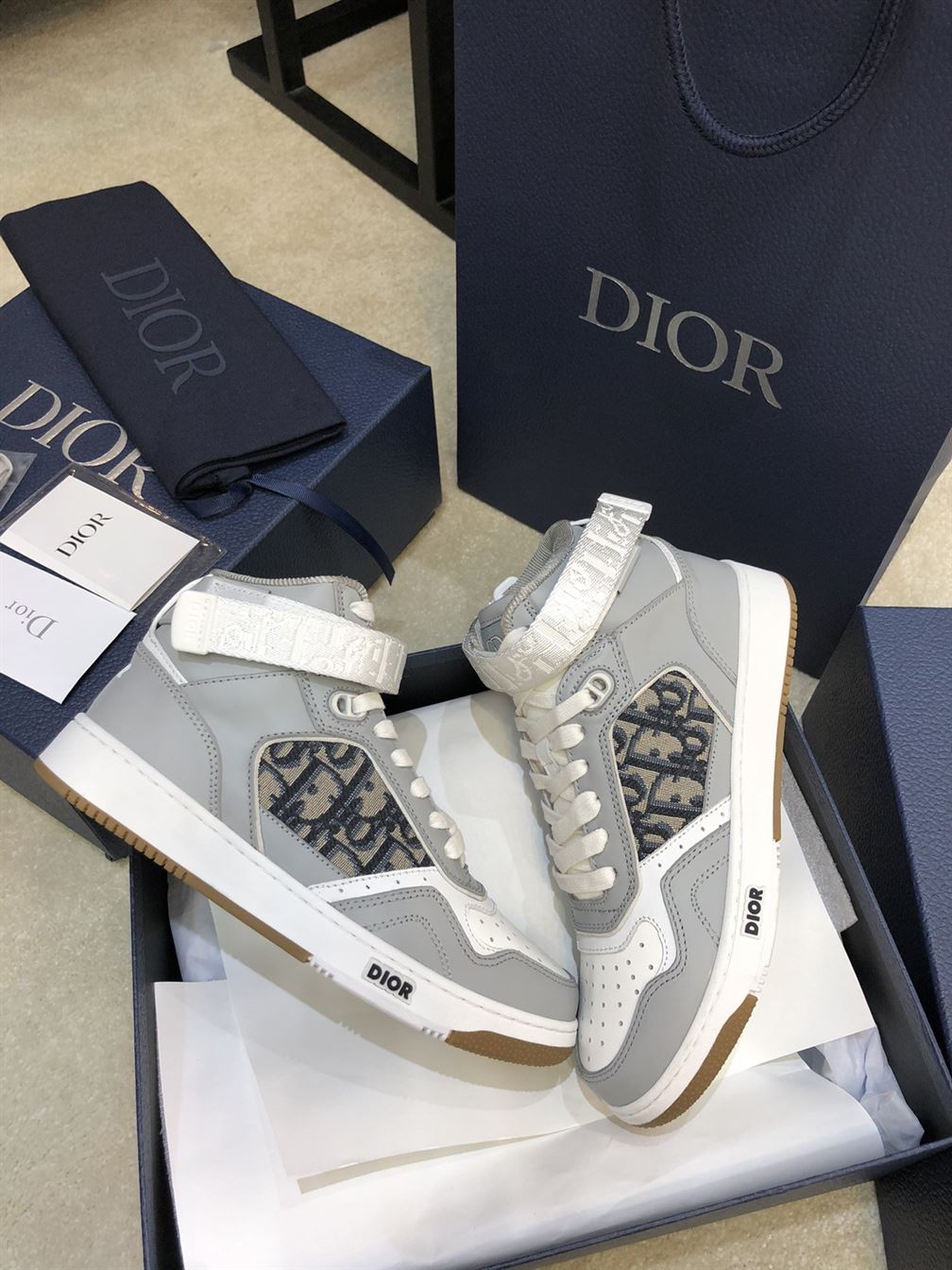 D10r B27 HIGH-TOP SNEAKER DO009
