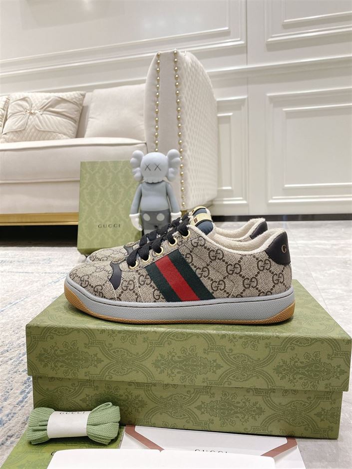 Gvc*1 MEN S SCREENER SNEAKER IN BEIGE AND EBONY GG Svp*me GCC055