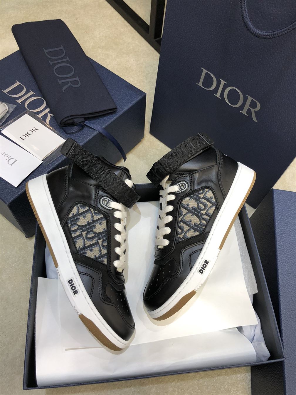 D10r B27 HIGH-TOP SNEAKER DO006