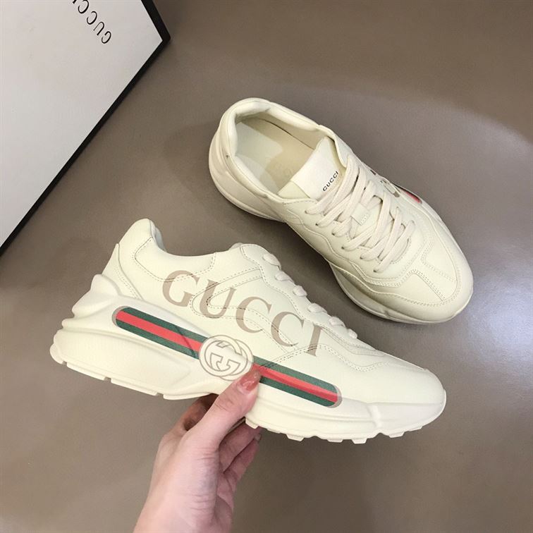 Gvc*1 WOMEN S RHYTON Gvc*1 LOGO LEATHER SNEAKER GCC008