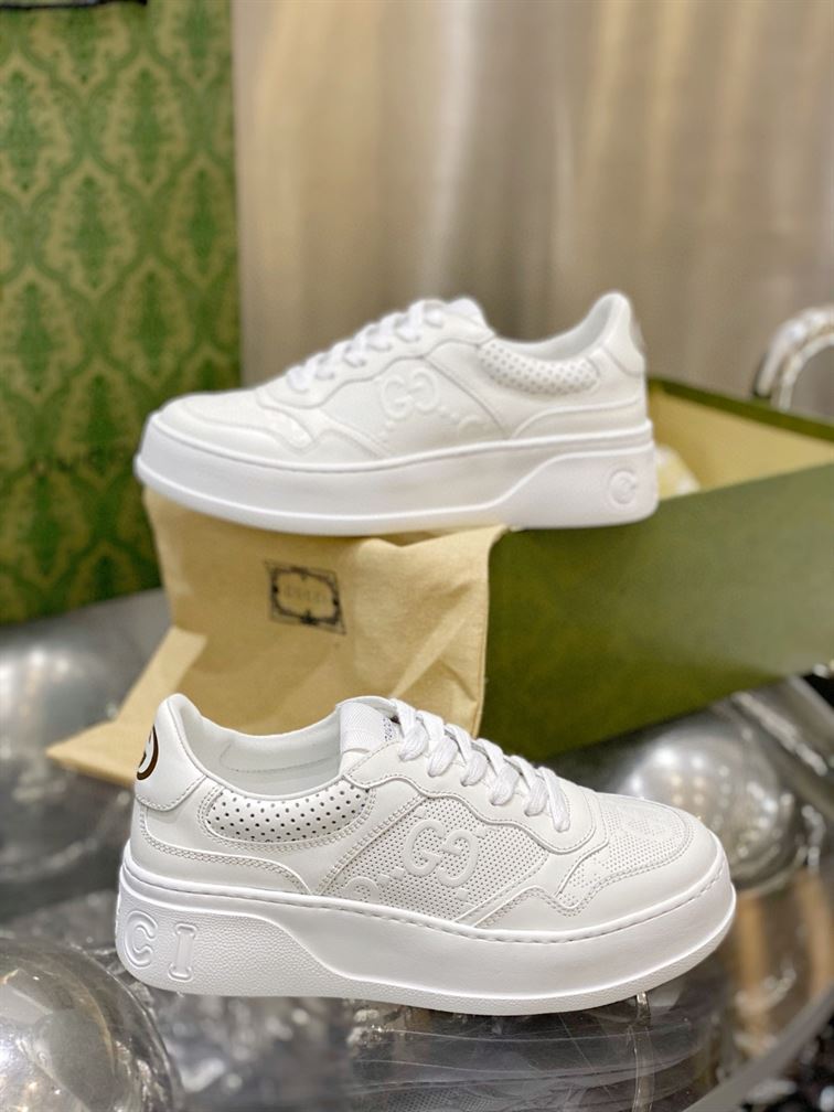 Gvc*1 MEN S GG EMBOSSED SNEAKER WHITE LEATHER GCC005