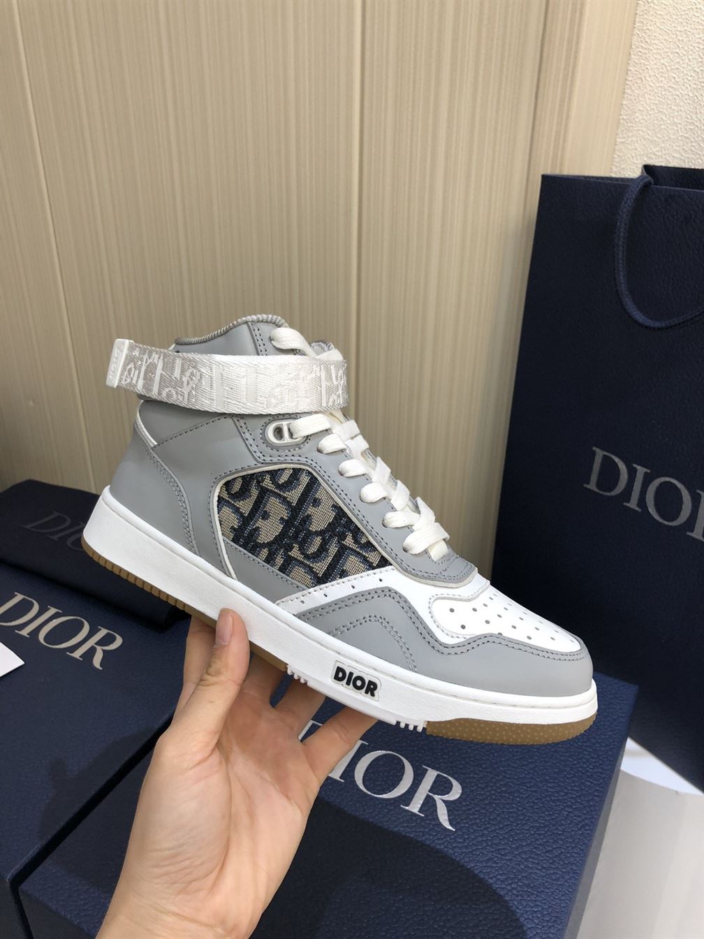 D10r B27 HIGH-TOP SNEAKER DO009