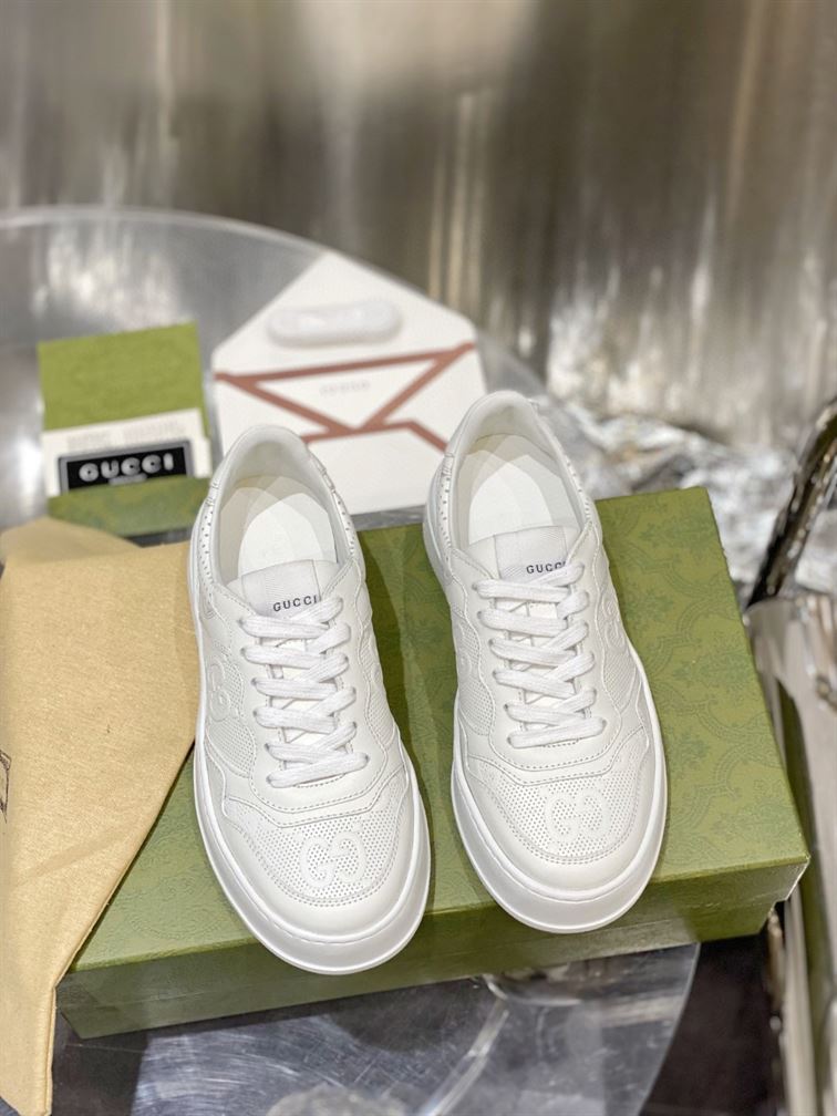 Gvc*1 MEN S GG EMBOSSED SNEAKER WHITE LEATHER GCC005