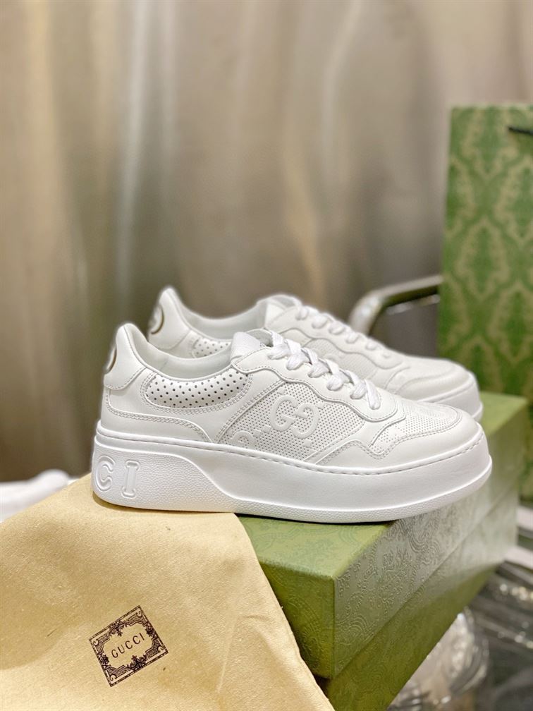 Gvc*1 MEN S GG EMBOSSED SNEAKER WHITE LEATHER GCC005