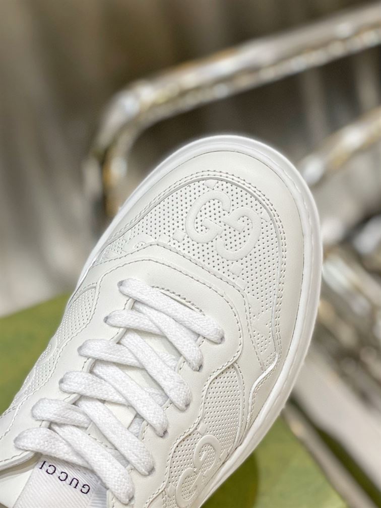 Gvc*1 MEN S GG EMBOSSED SNEAKER WHITE LEATHER GCC005
