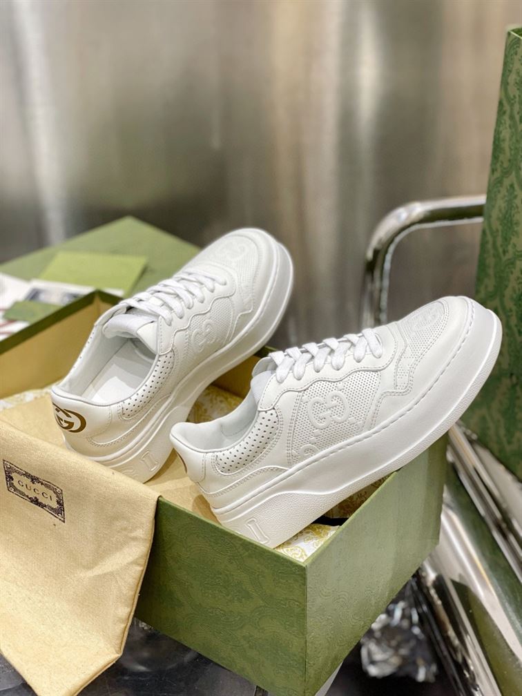 Gvc*1 MEN S GG EMBOSSED SNEAKER WHITE LEATHER GCC005