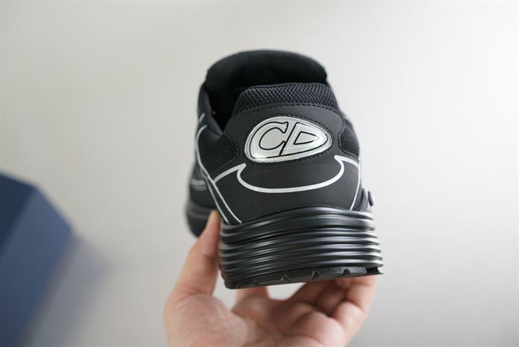 D10r B30 SNEAKER BLACK MESH AND TECHNICAL FABRIC DO074