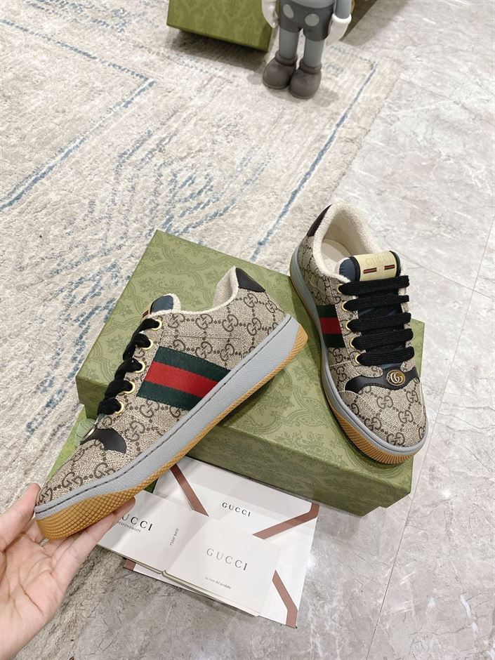 Gvc*1 MEN S SCREENER SNEAKER IN BEIGE AND EBONY GG Svp*me GCC055