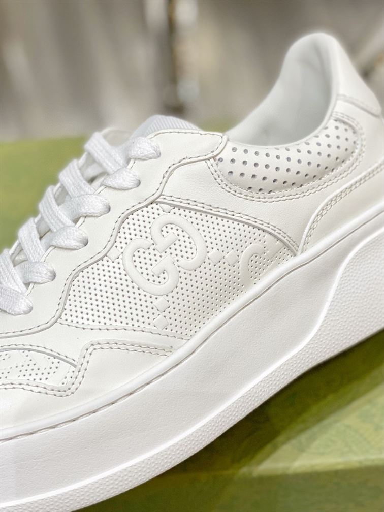 Gvc*1 MEN S GG EMBOSSED SNEAKER WHITE LEATHER GCC005