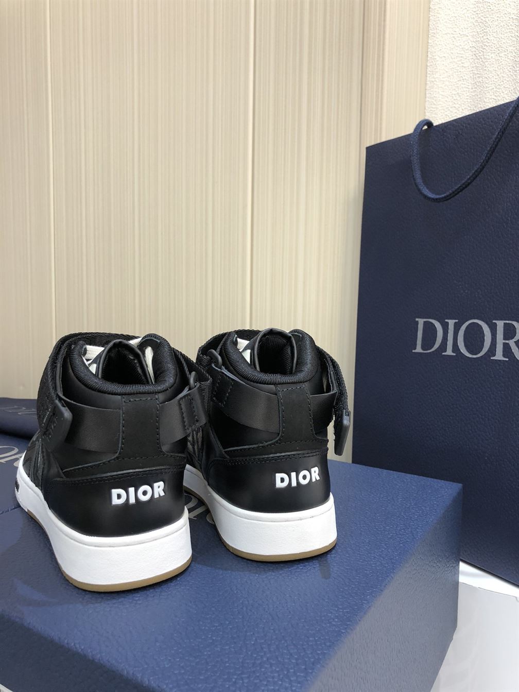 D10r B27 HIGH-TOP SNEAKER DO006