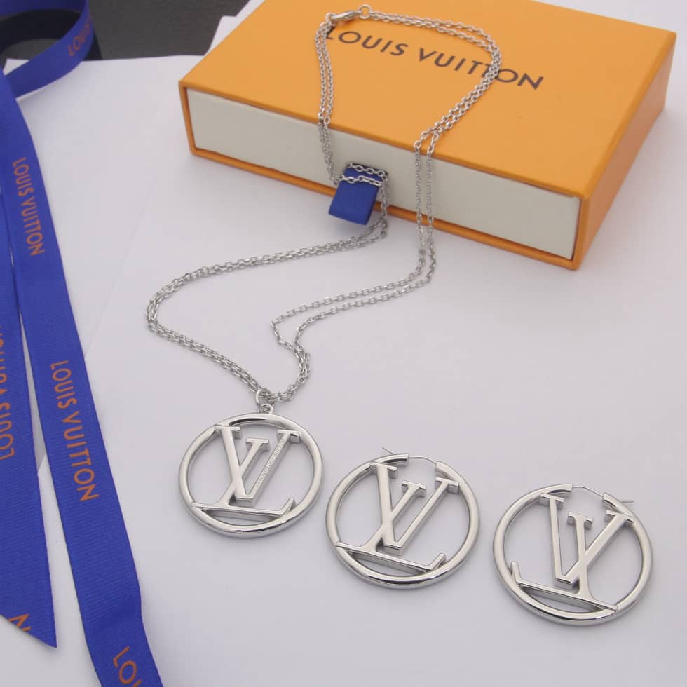 Wholesale L0vis Vvtt0n AAA+ Necklace
