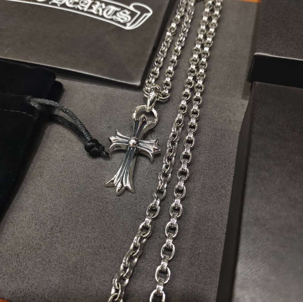 Replica Ch*0me He**ts Necklace