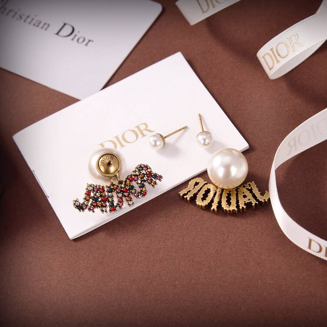 Best Chr1st1an D10r Classic Earring