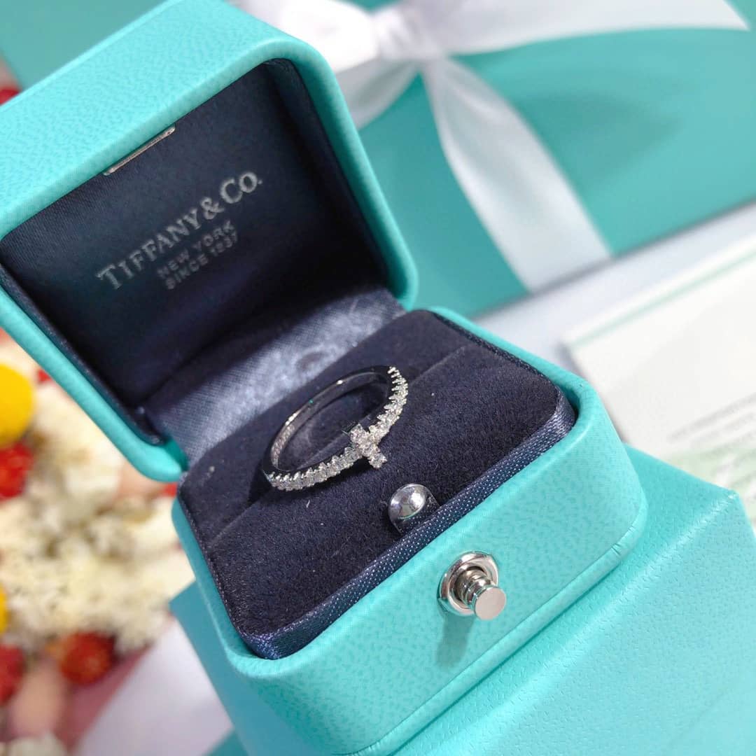 Knockoff T*f*ny Logo Ring