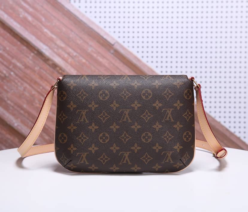 L0vis Vvtt0n Musette Tango Short Strap Replica Shoulder Bag M51257