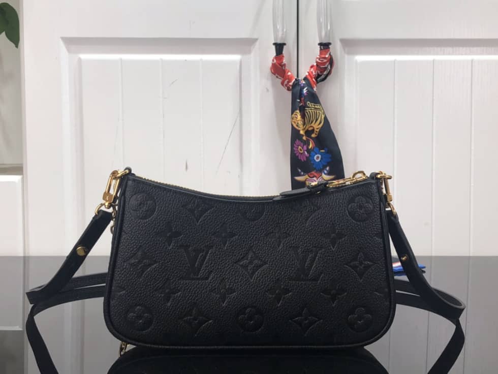 L0vis Vvtt0n Easy Pouch On Strap Black Empreinte M81066 Replica