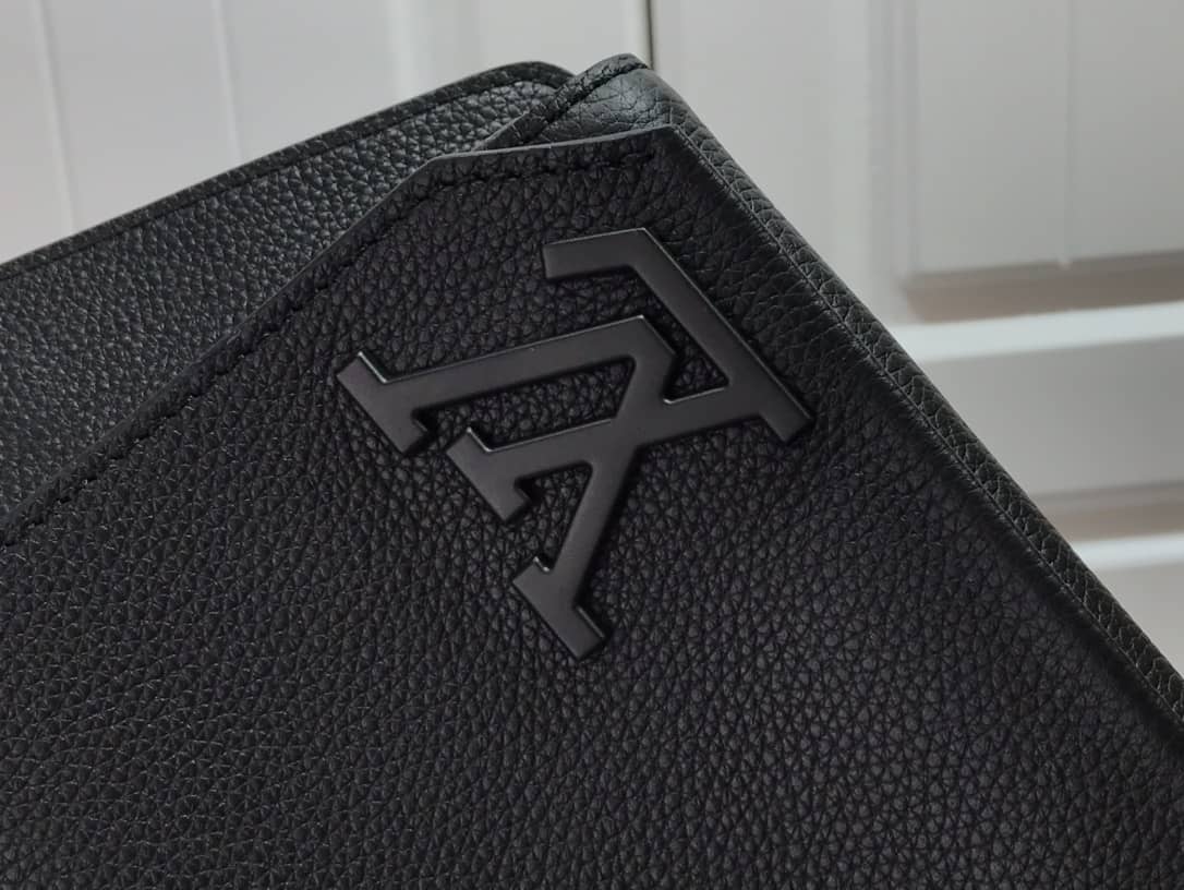 L0vis Vvtt0n Aerogram Slingbag Replica Black M57081