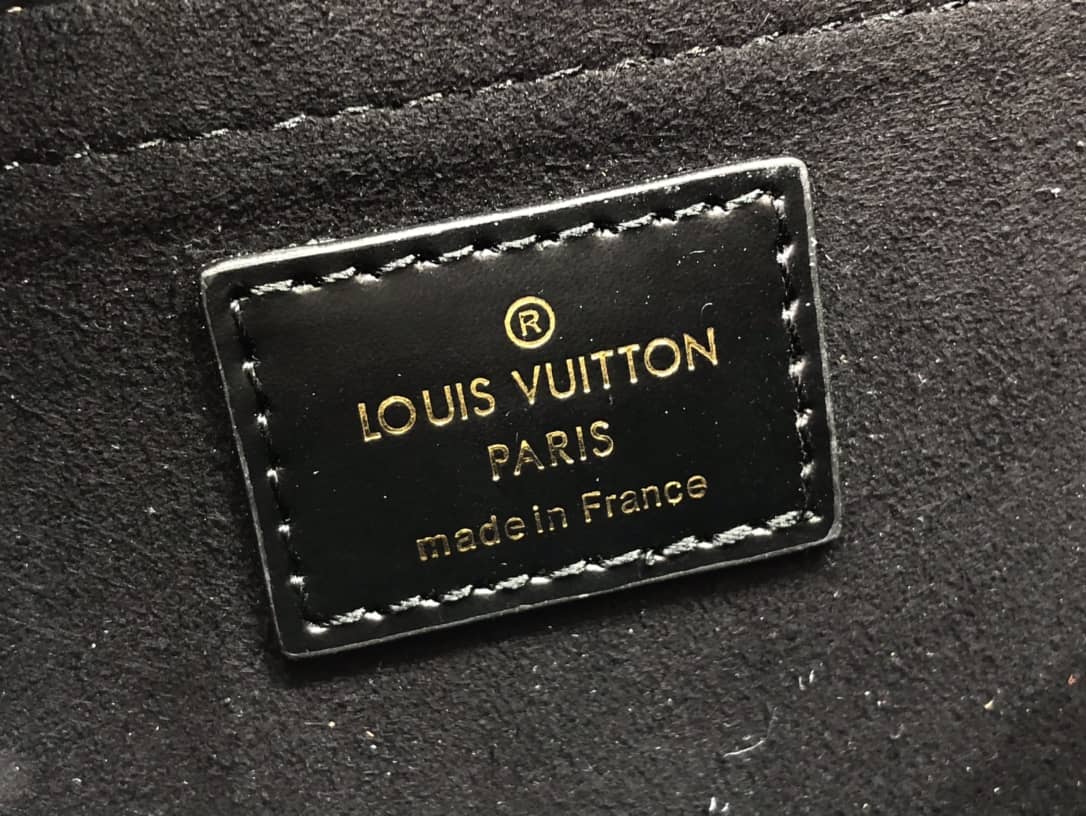 L0vis Vvtt0n Epi Leather Padlock On Strap Replica Bag Black M80819