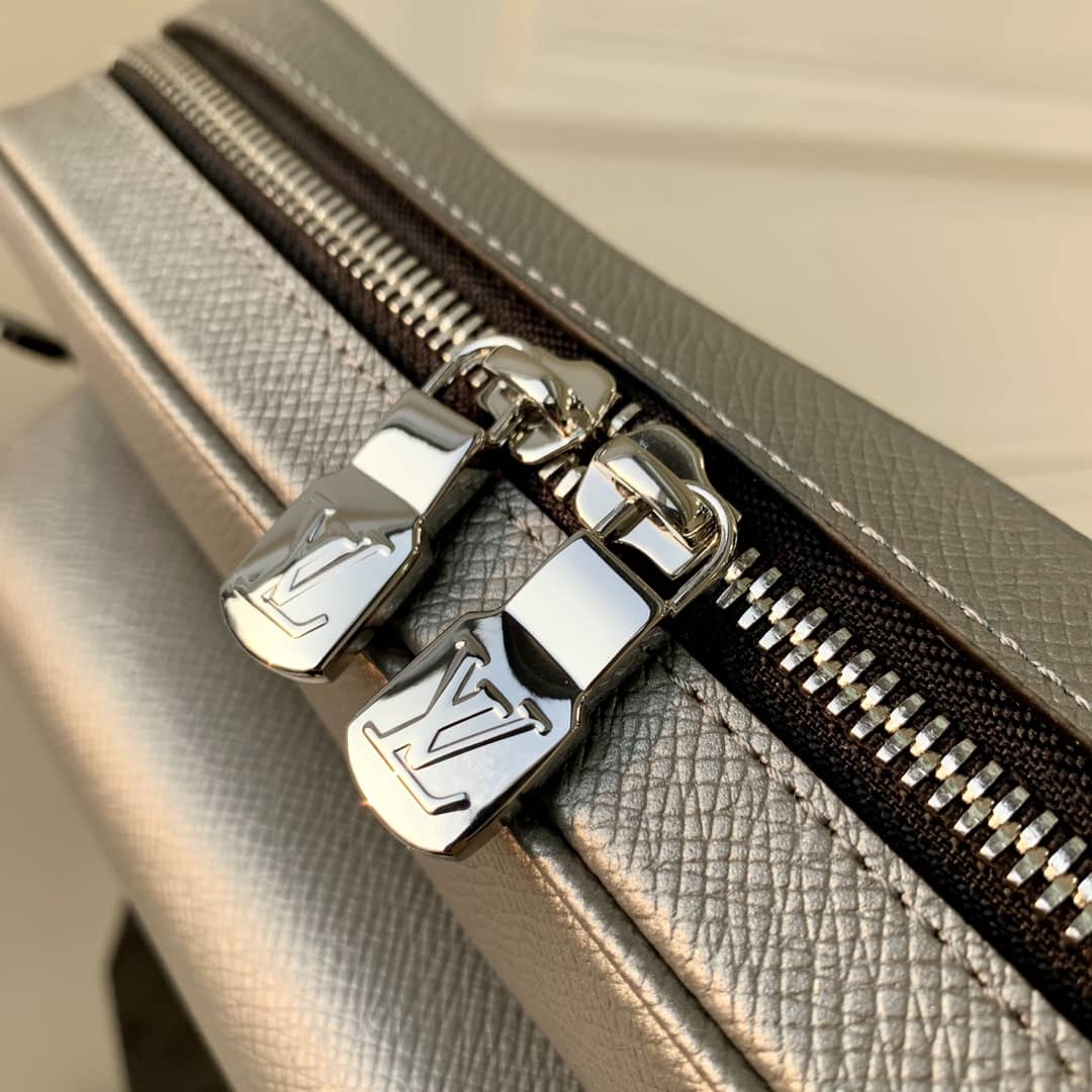 L0vis Vvtt0n Outdoor Thai Garama Silver M30830 Replica Messenger Bag
