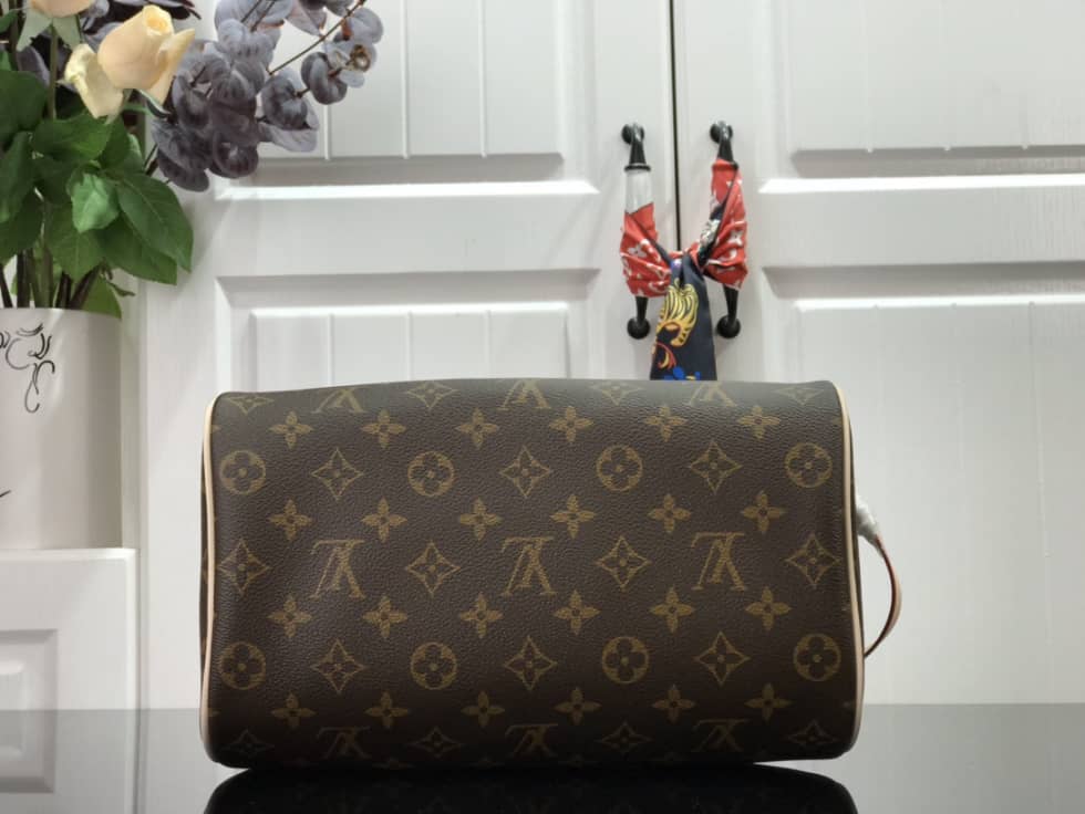 L0vis Vvtt0n King Size Toiletry Bag M47528 Replica