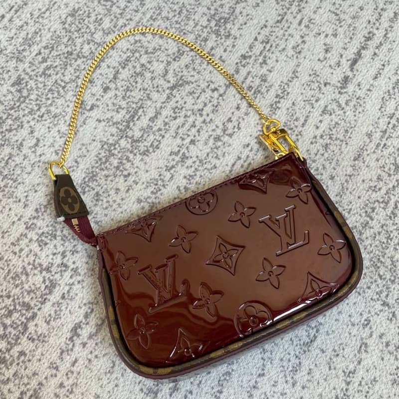 L0vis Vvtt0n Pochette Dupe Monogram Vernis Accessories Pouch Purple M58009