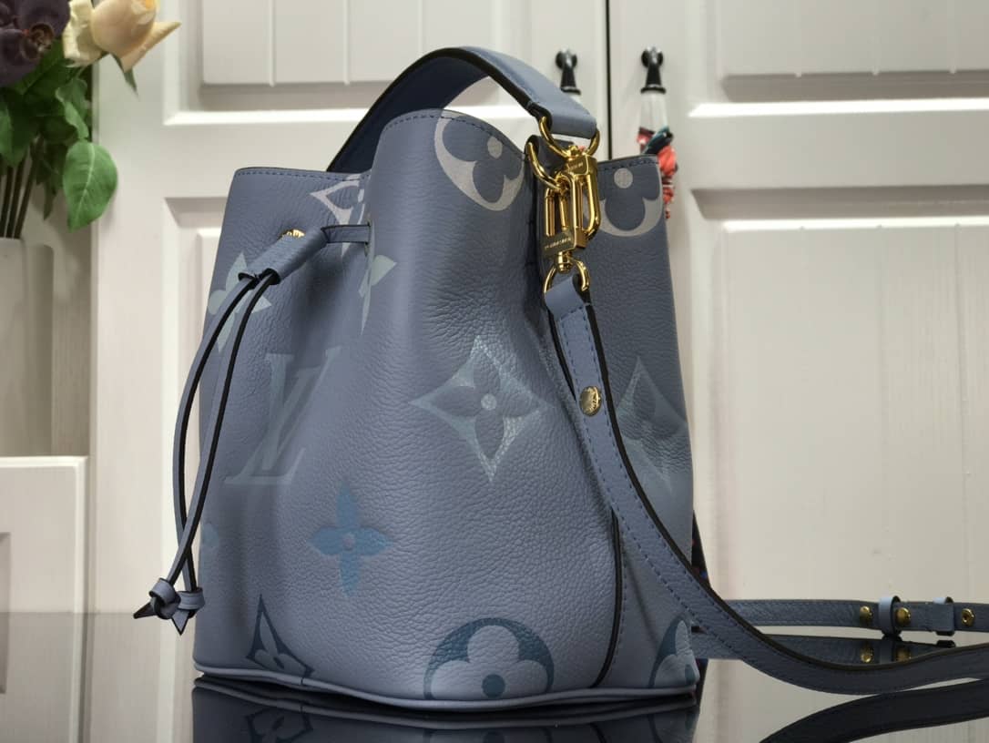 L0vis Vvtt0n Neo Noe Monogram Leather Replica Shoulder Bag Blue M45709