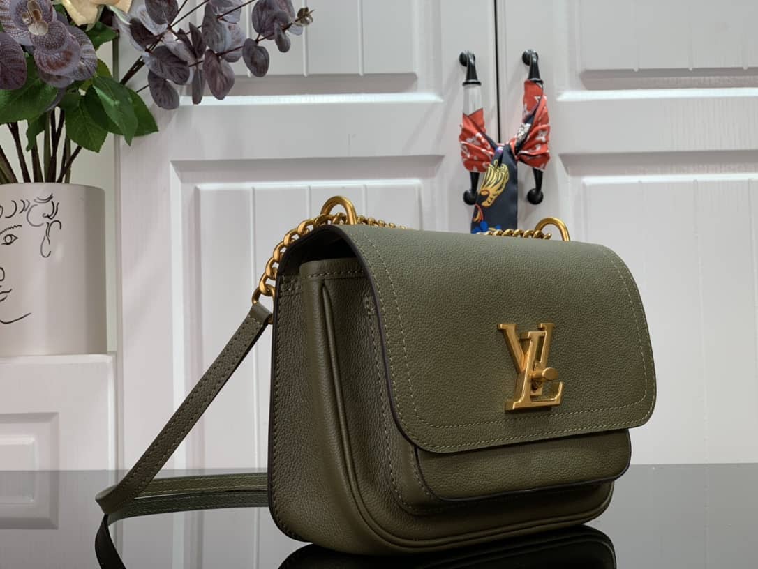 L0vis Vvtt0n Lockme Chain PM Replica Handbag Green M57073