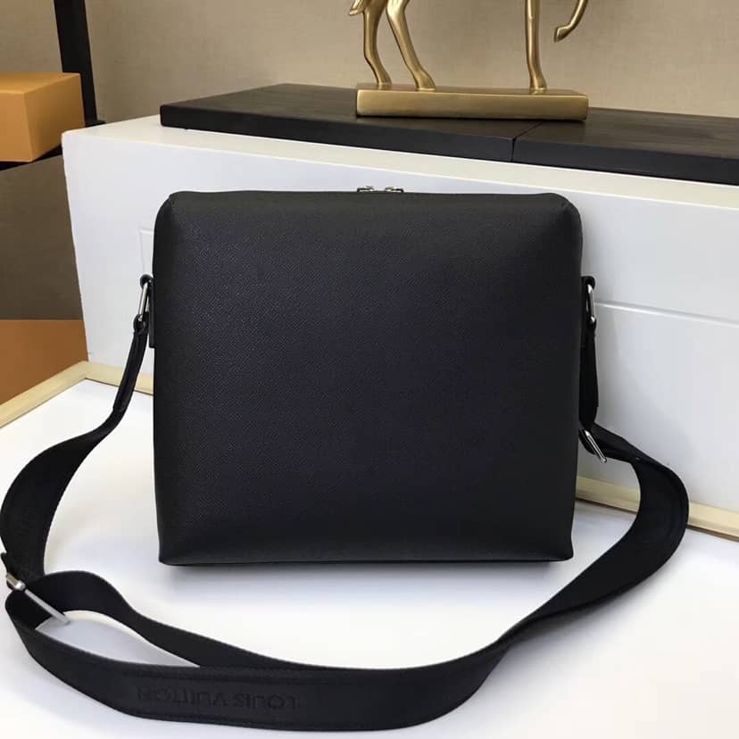 L0vis Vvtt0n Taiga Grigori MM Messenger Bag Replica Black M30206