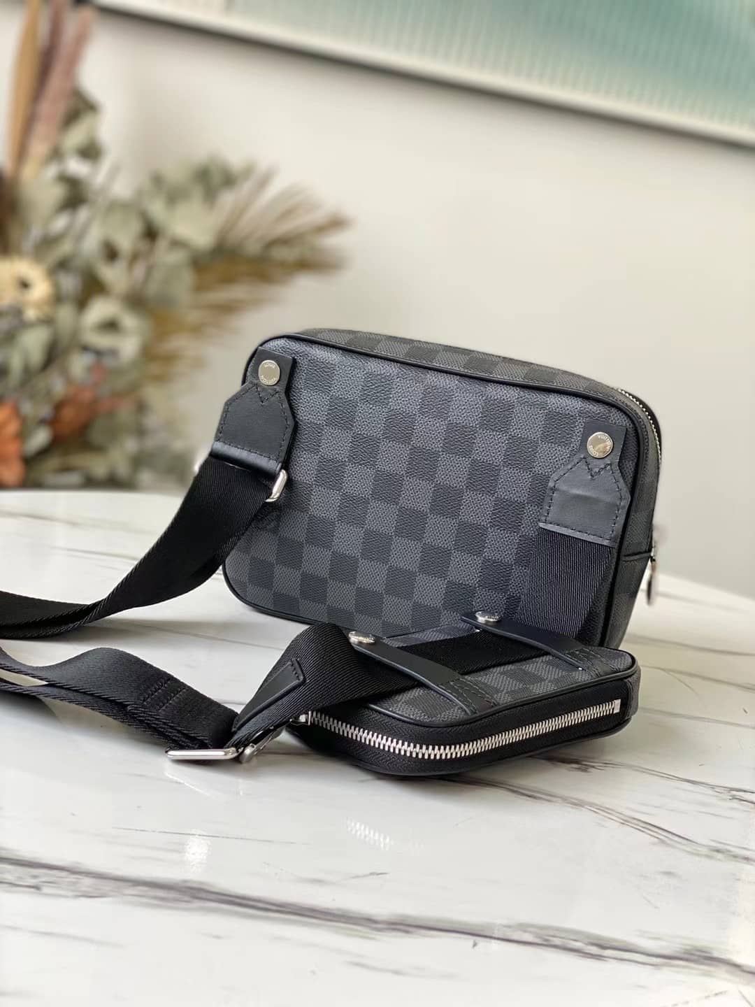 L0vis Vvtt0n Scott Damier Graphite Canvas Messenger Bag Replica N50018