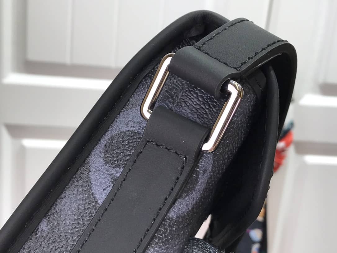 L0vis Vvtt0n Monogram Pastel Noir Canvas Replica Messenger Bag M45650