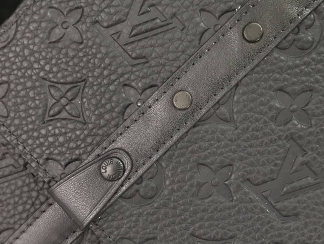 L0vis Vvtt0n Taurillon Monogram Leather Trunk Messenger Bag Replica M57726
