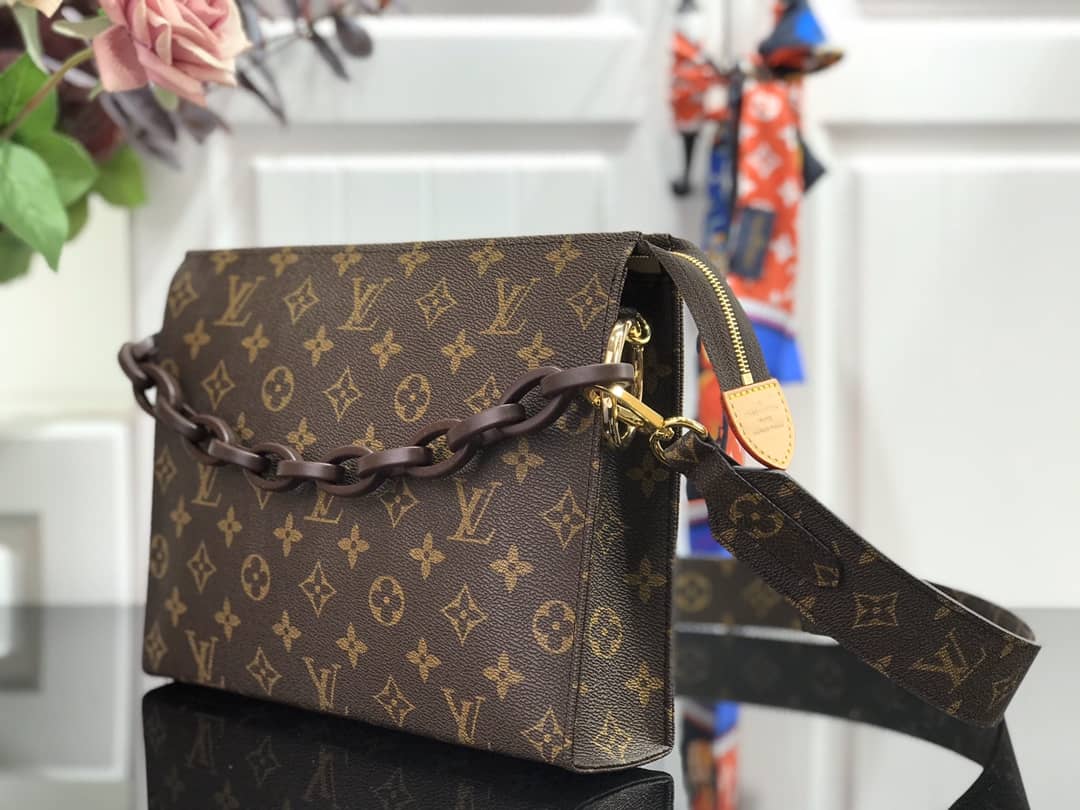 L0vis Vvtt0n Toiletry Monogram Canvas Pouch Replica M47542
