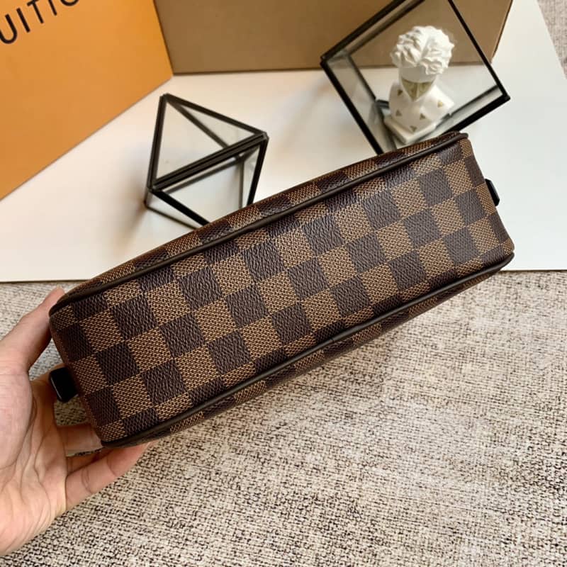L0vis Vvtt0n Damier Ebene Toiletry Pouch Replica