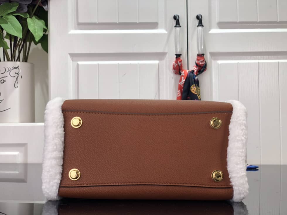 LV Tote Dupe On My Side PM M58918 Replica Tote