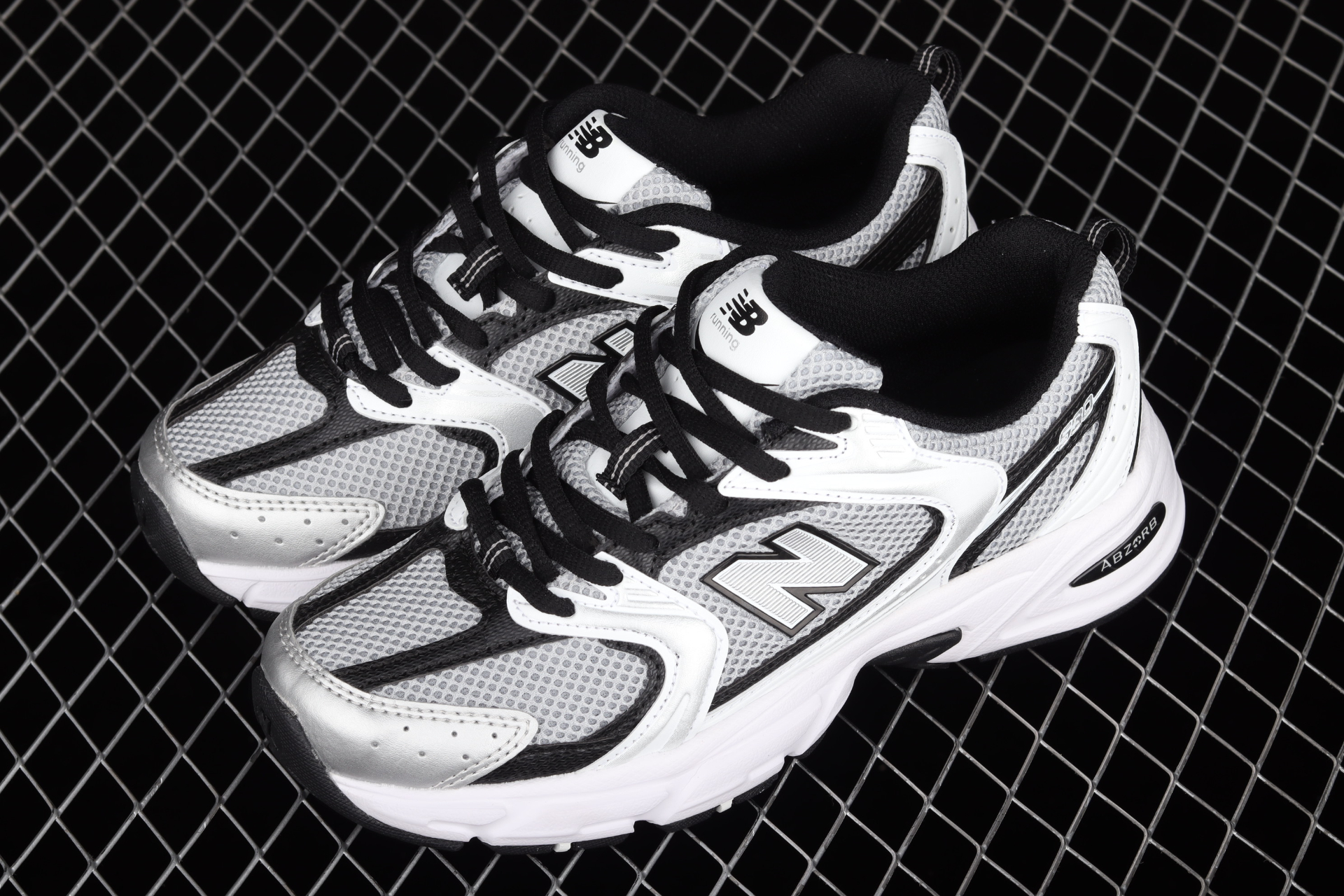 530 Silver White MR530USX