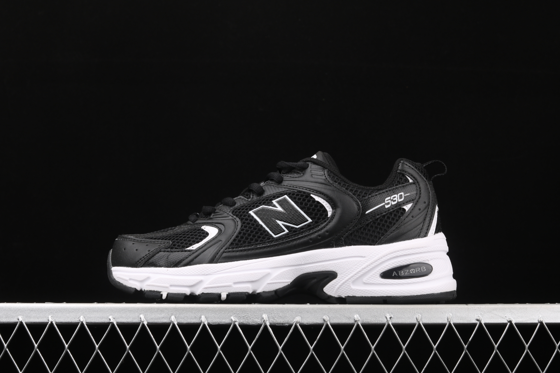 530v2 Retro Black White MR530SD