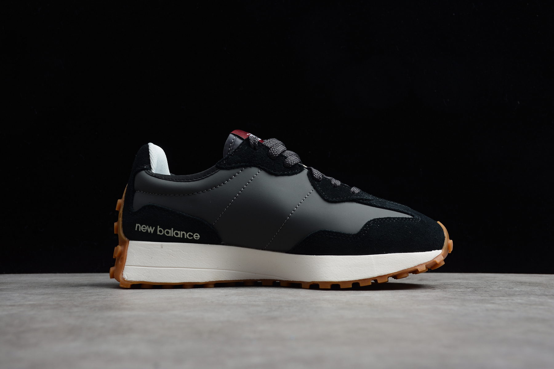 Wmns 327 Black WS327KC