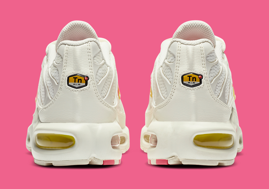 Wmns Air Max Plus Sail Digital Pink CZ0373-100