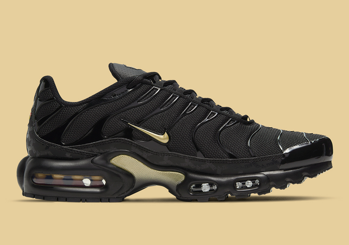 Air Max Plus Black Metallic Gold DC4118-001