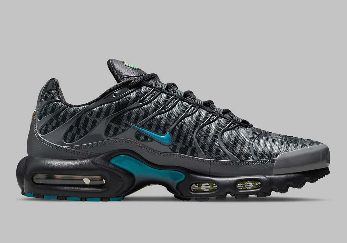 Air Max Plus Champions League DJ6896-070