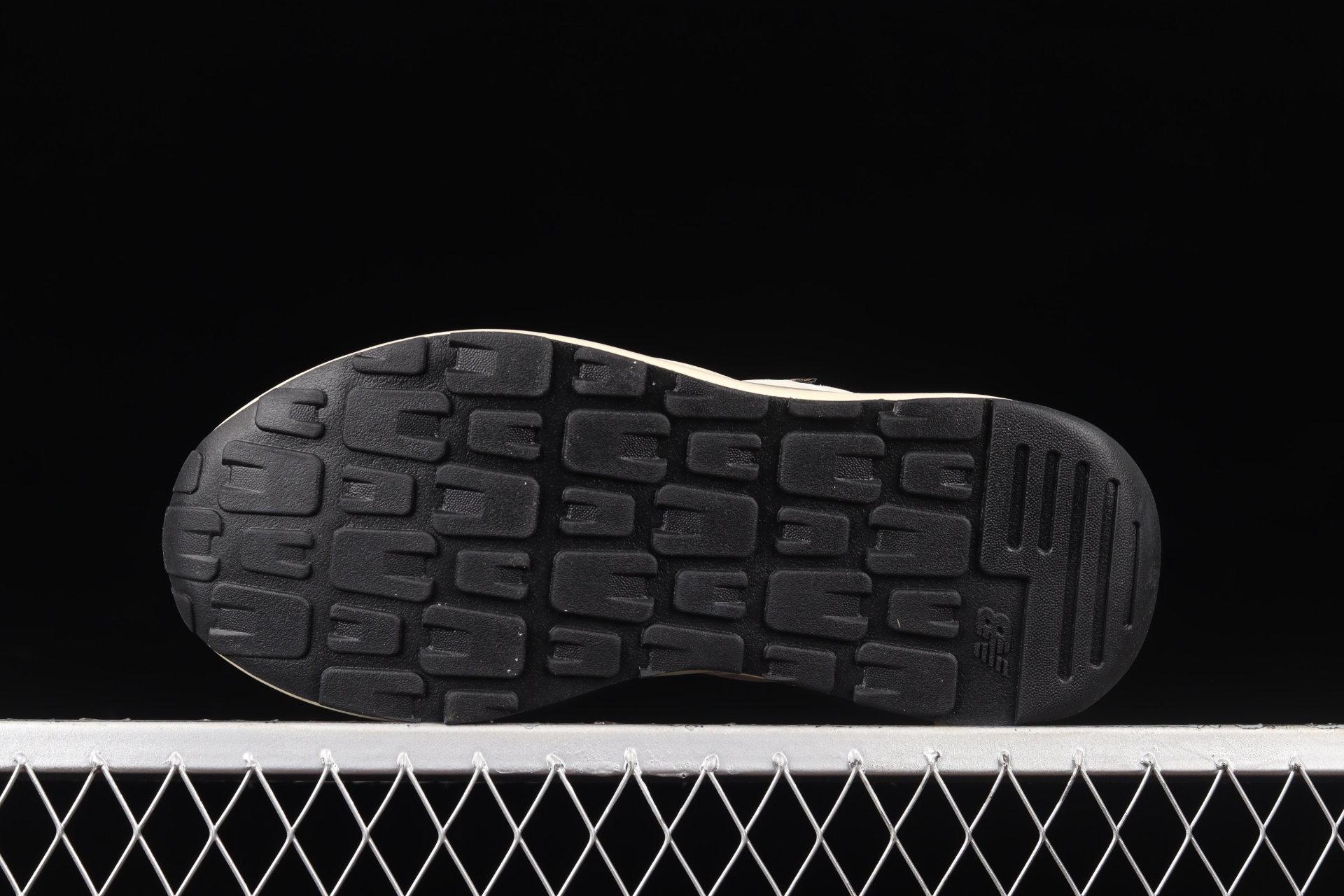 57/40 Off-White M5740CD1
