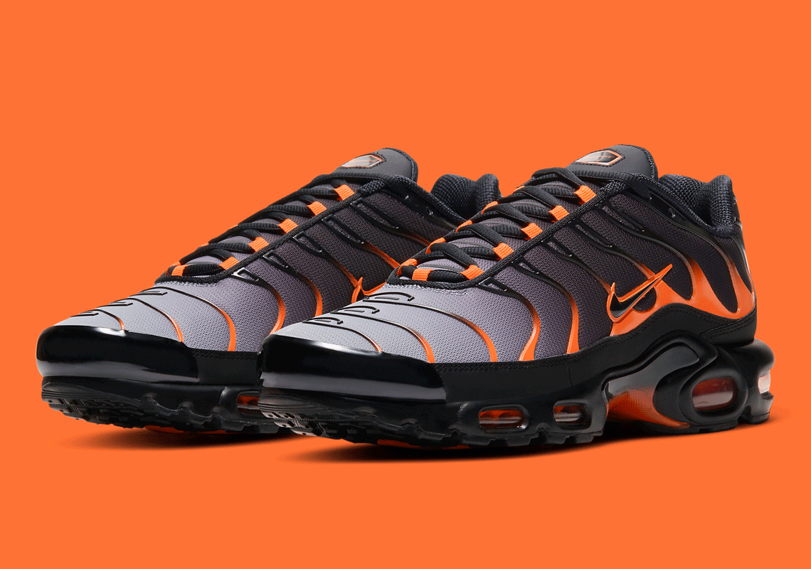 Air Max Plus Black Total Orange D7111-002