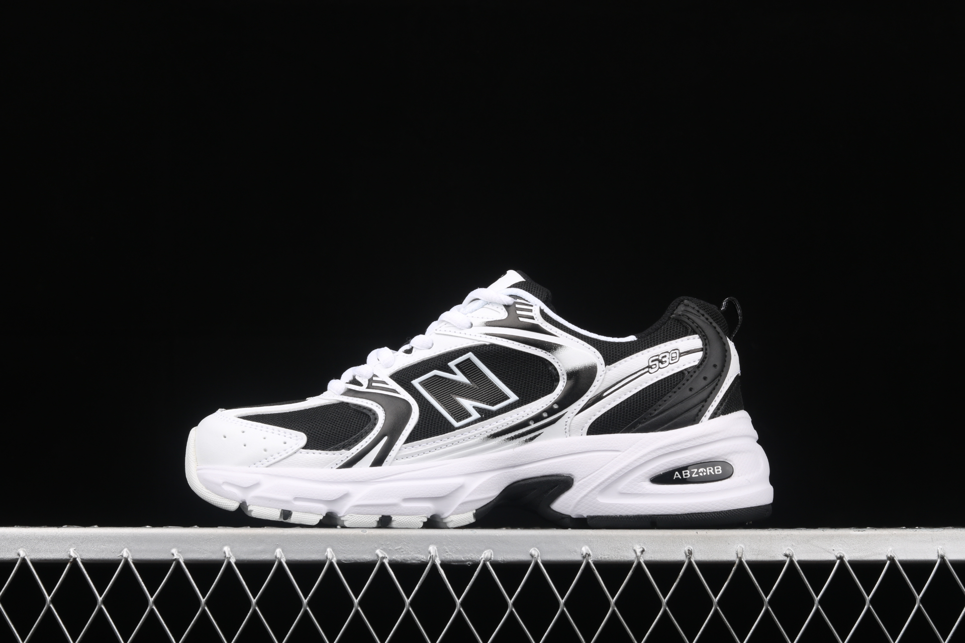530v2 Retro  Black White  MR530SJ