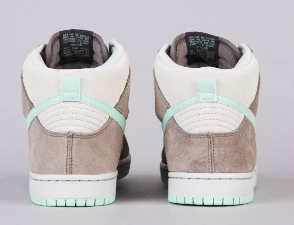 Dunk High Pro SB Soft Grey 305050-030