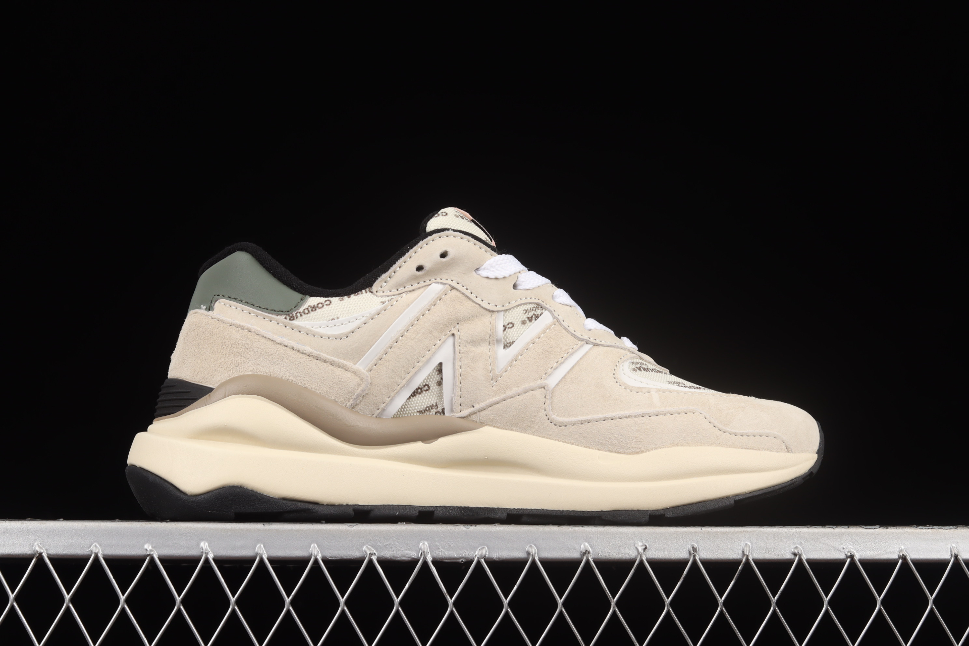 57/40 Off-White M5740CD1