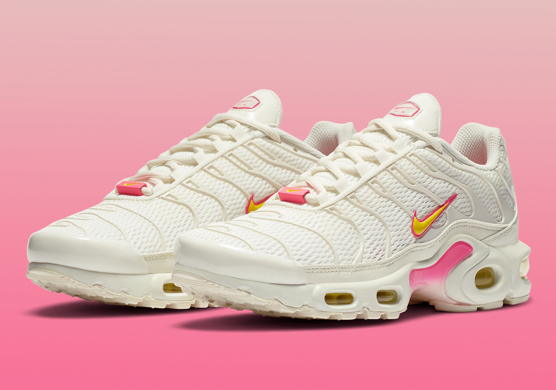 Wmns Air Max Plus Sail Digital Pink CZ0373-100