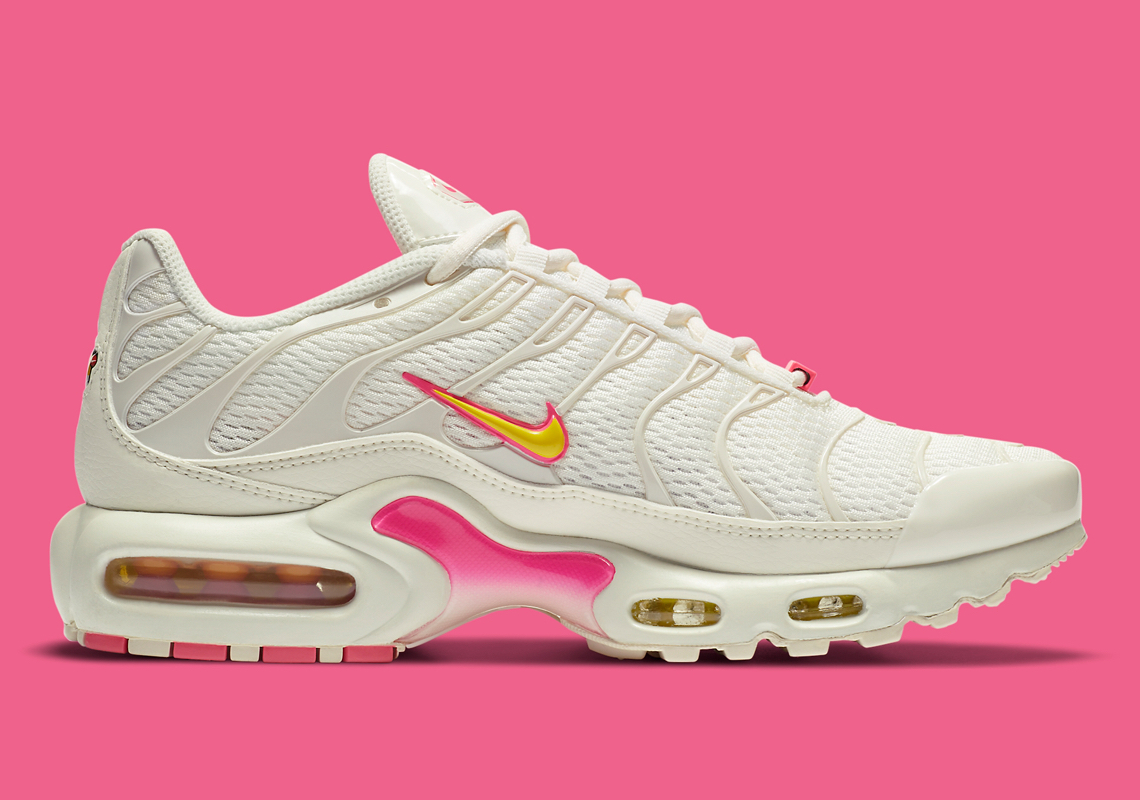 Wmns Air Max Plus Sail Digital Pink CZ0373-100