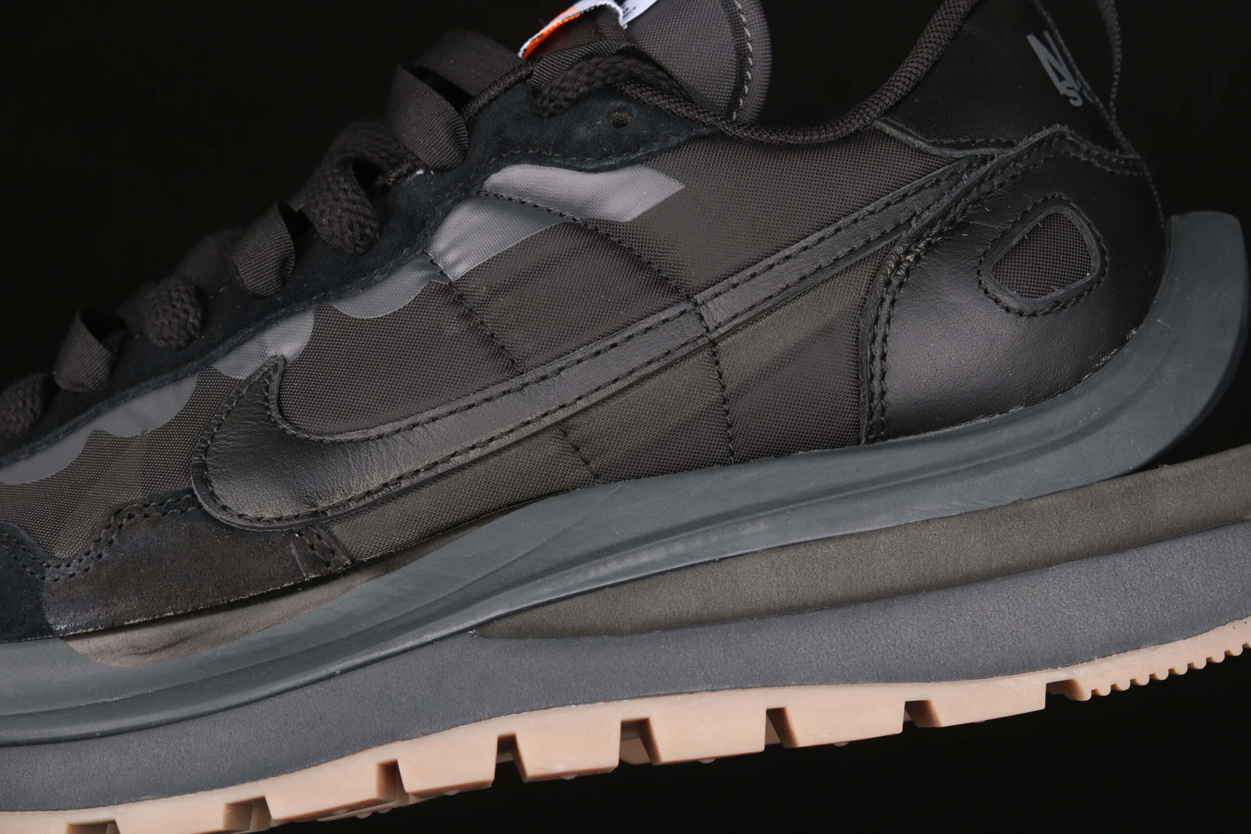 Nike Vaporwaffle, Sacai Black Gum